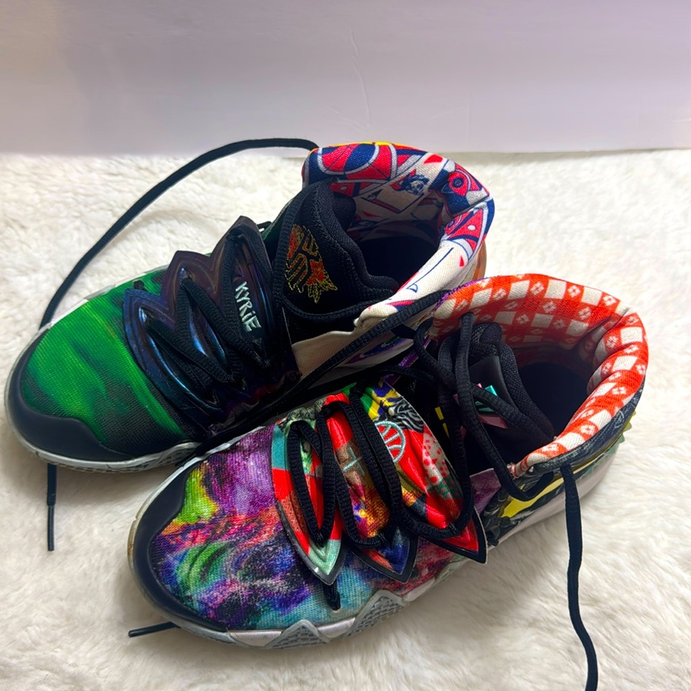 Nike Kyrie unisex kids Shoes size 3.5Y Gently used.